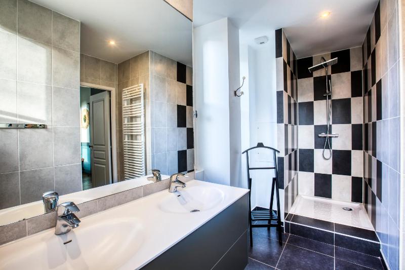 Standard Double Room image 2