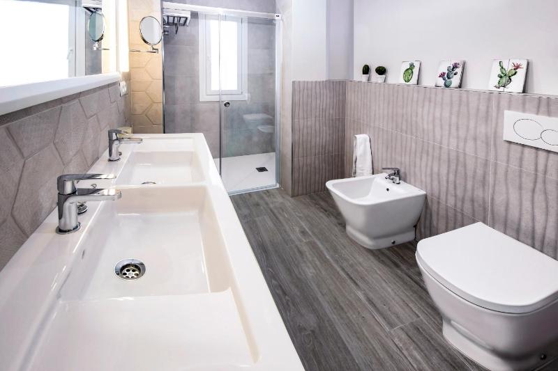 Superior Apartment image 2