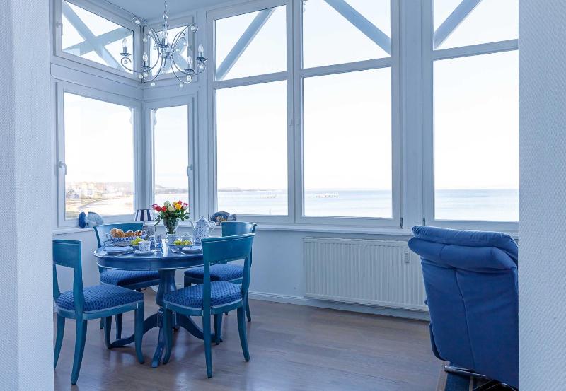 Apartment with Sea View image 3