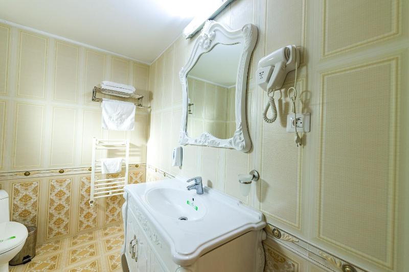 Hotel Helin Central - image 14
