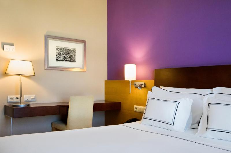 Double Room image 3