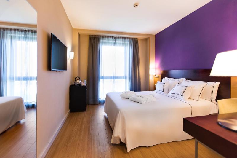 Premium Double Room with View image 4