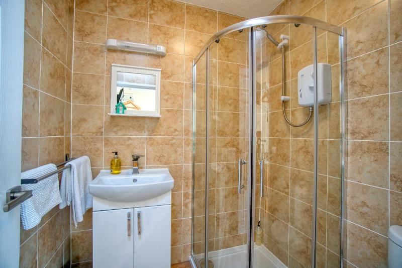 Standard Double Room image 3
