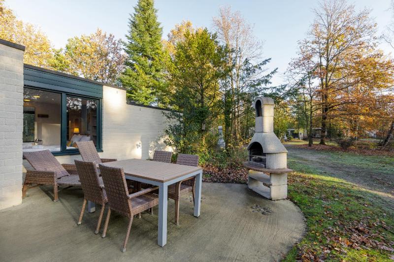 Deluxe Bungalow image 3