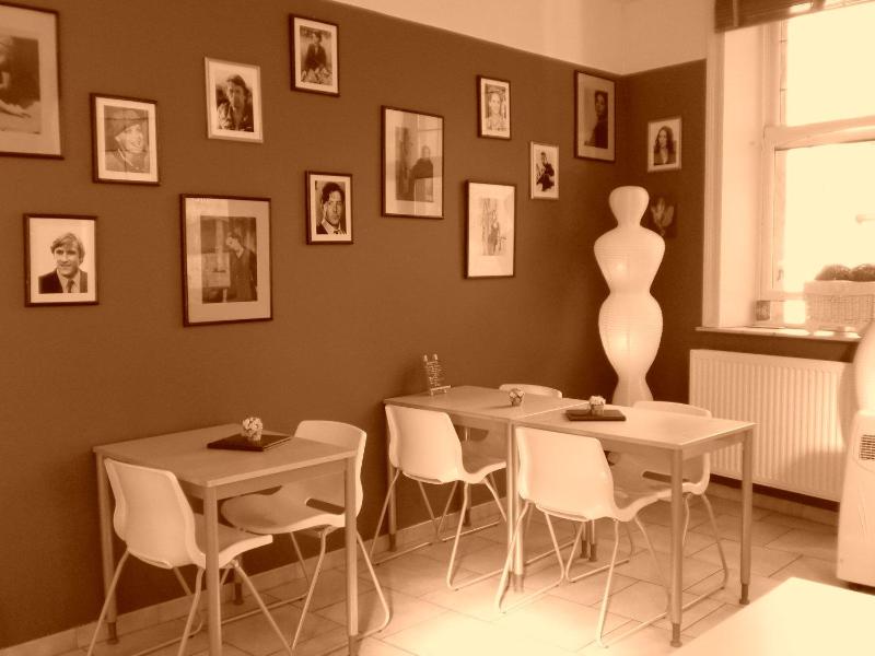 Standard Twin Room image 3