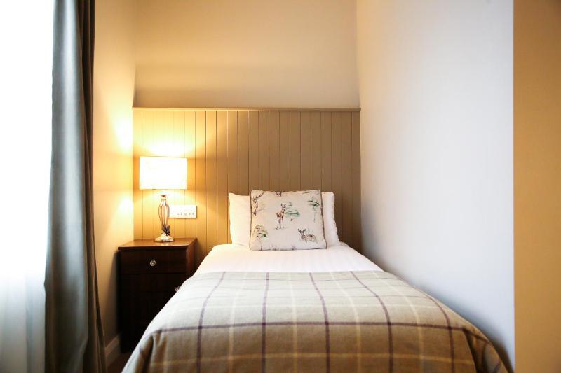 Twin Room image 2