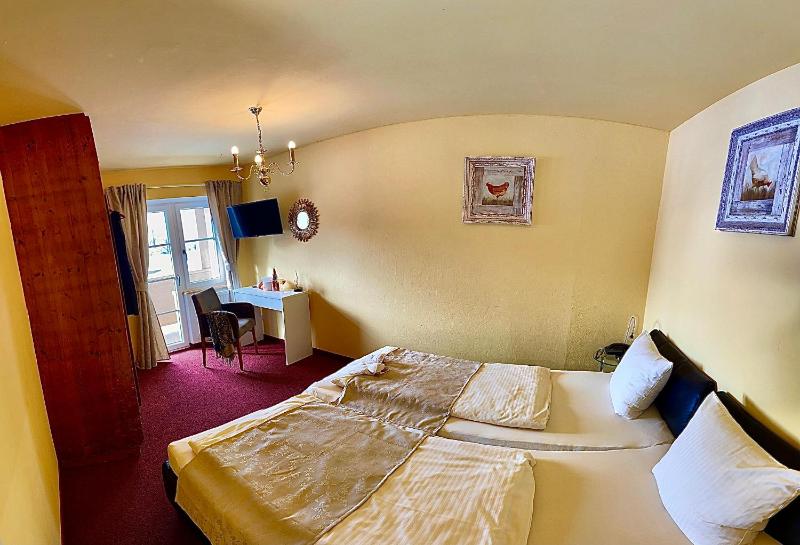 Double Room image 3