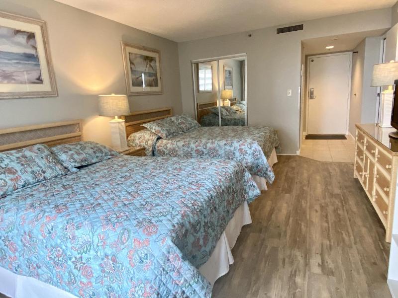 SOUTH HAMPTON 305 3BR 3BA OCEANVIEW Condo - image 10