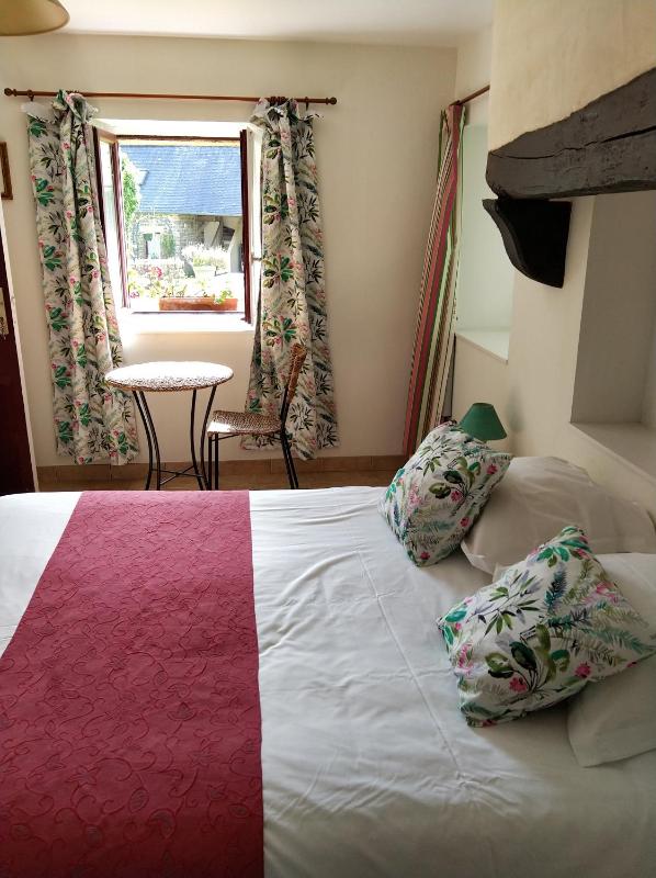 Double Room with Private Bathroom image 1