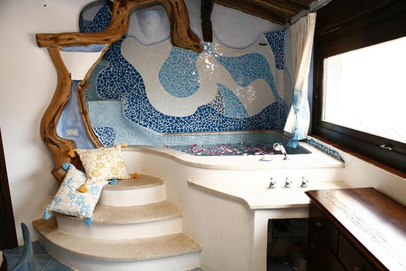 Luxury Suite image 3