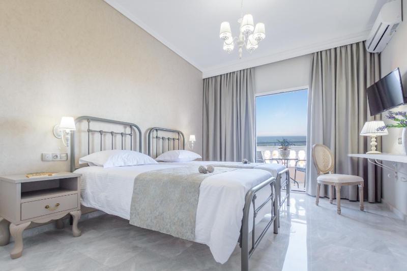 Deluxe Twin Room with Sea View image 3