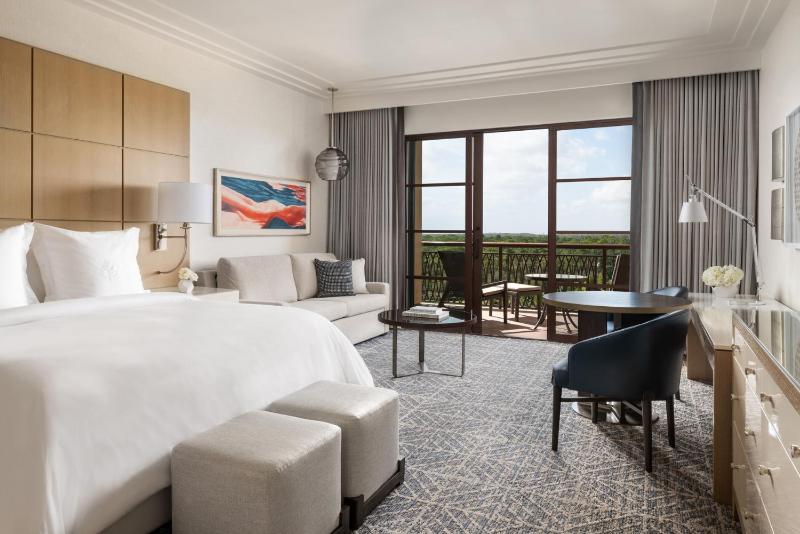 Four Seasons King Room image 1