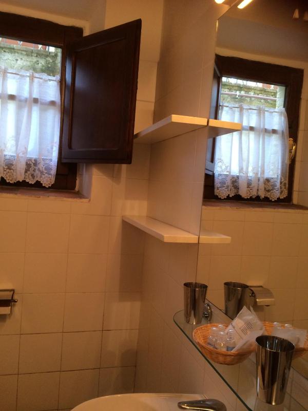 One-Bedroom Apartment (3 Adults) image 4