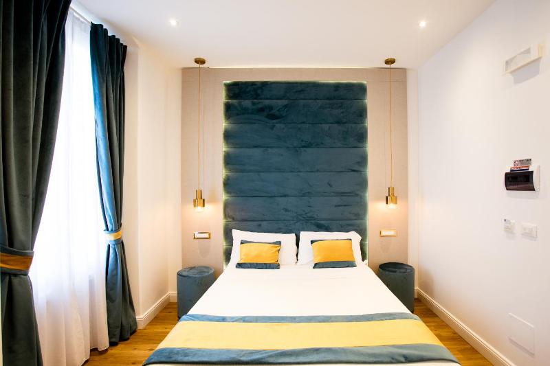 Deluxe Double Room - Via di Monale 75 image 4