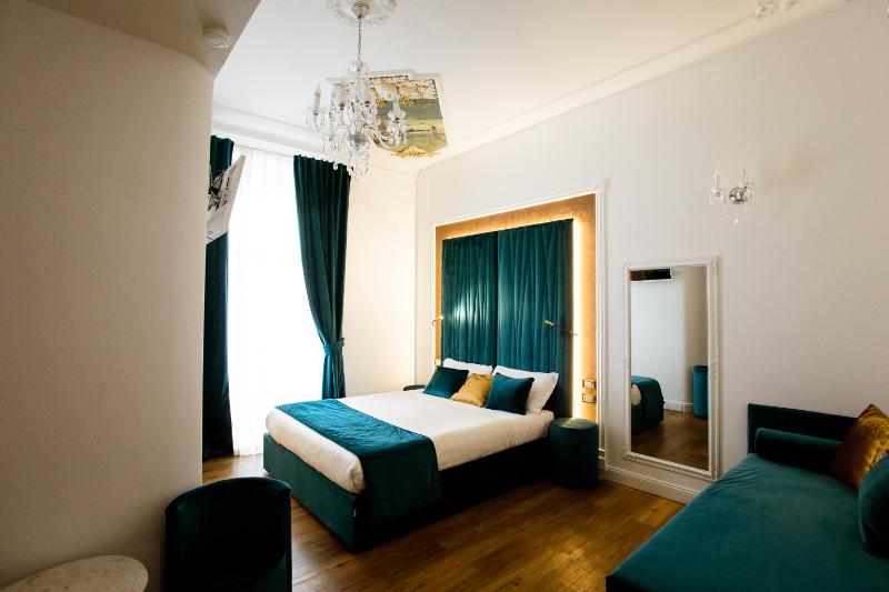 Deluxe Double Room - Via di Monale 75 image 3