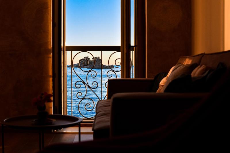 Apartment with Sea View image 2