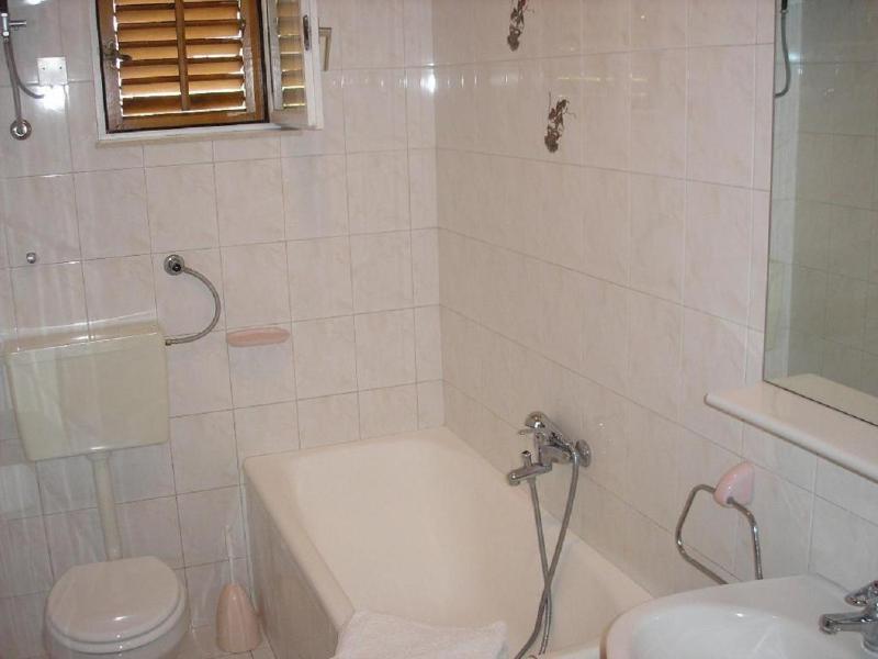 Apartment 3 image 1