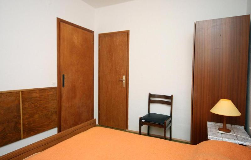 One-Bedroom Apartment with Balcony and Sea View image 1