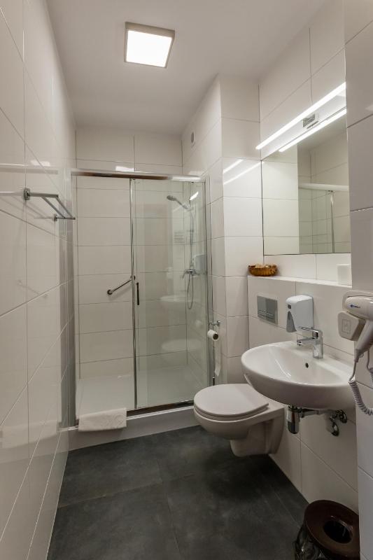 Deluxe Double Room image 2