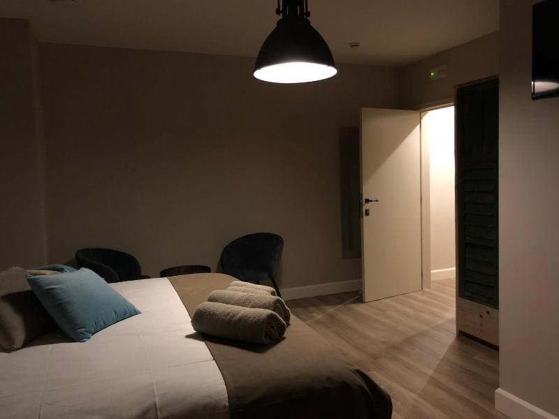 Superior King Room image 3