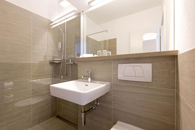 Double Room image 3