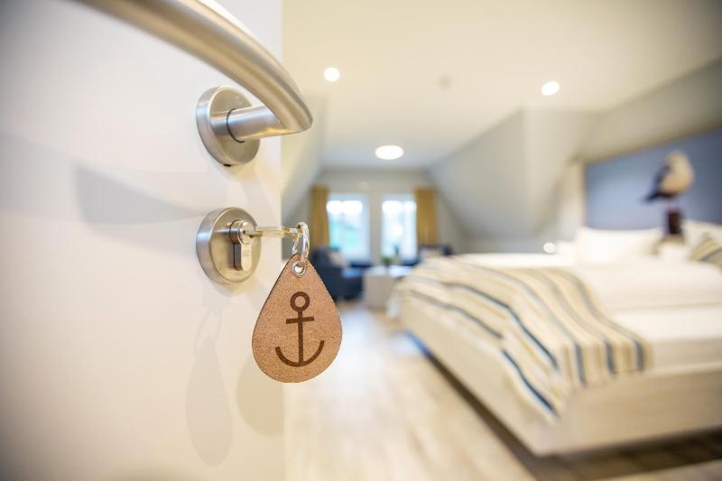 Standard Double Room image 3