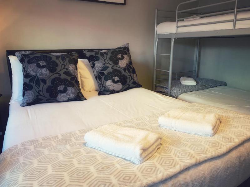 Double Room with Shared Facilities image 2