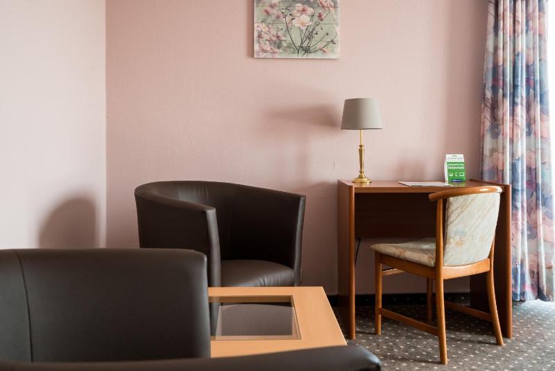 Double Room with Balcony and Lake View image 4