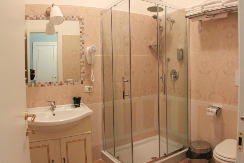 Quadruple Room image 3