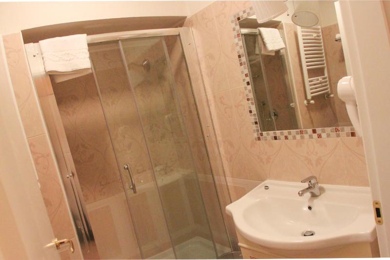 Quadruple Room image 2