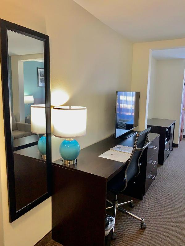 One-Bedroom King Suite with Sofa Bed - Non-Smoking image 2