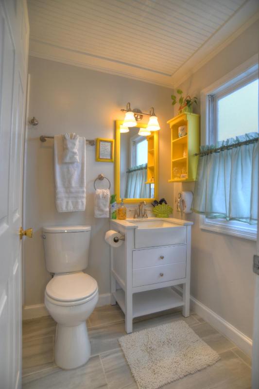 Queen Room with Balcony image 3