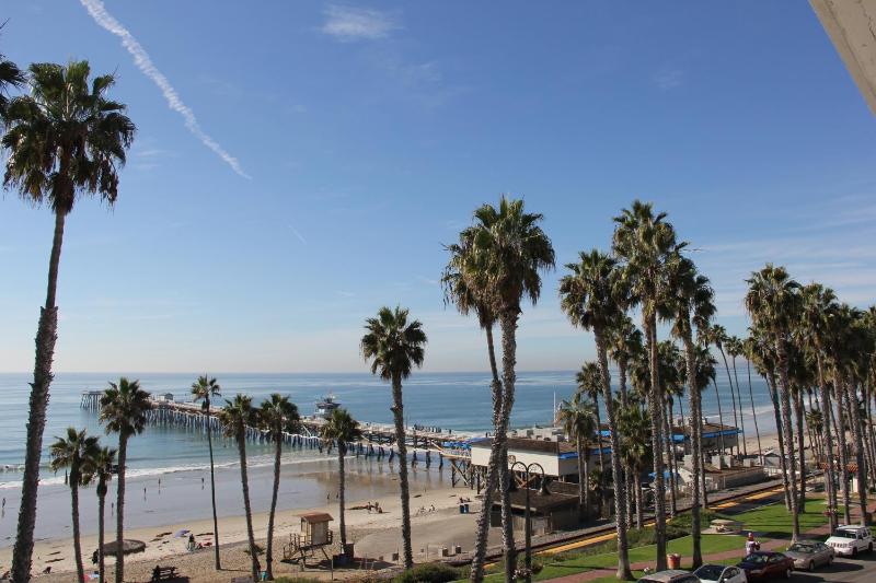 One-Bedroom Suite - Ocean Front  image 4