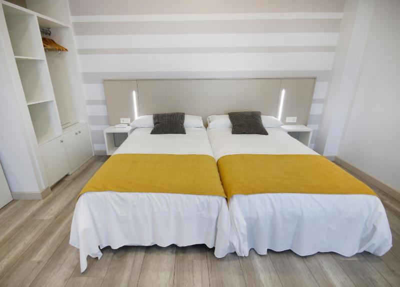 Double or Twin Room image 4