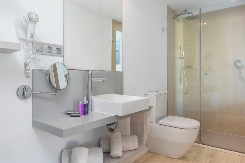 Superior Double Room with Sea View image 2