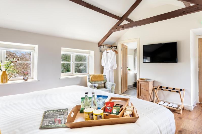 Deluxe Double or Twin Room image 2
