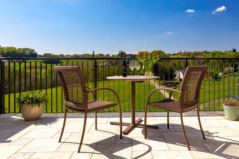Double Room with Balcony image 4