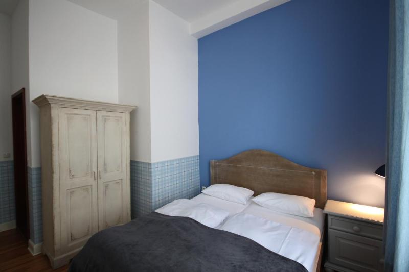 Small Double Room image 4