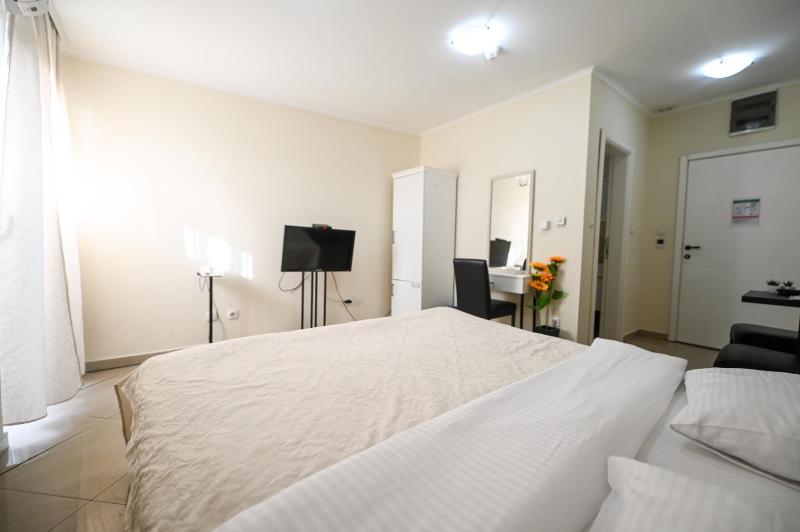 Economy Double or Twin Room image 4