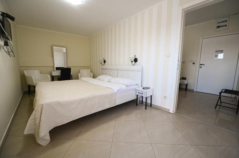 Economy Double or Twin Room image 3