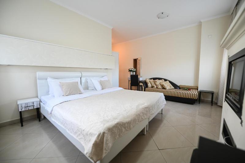 Double or Twin Room image 2