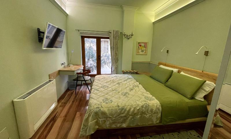 Double Room image 1