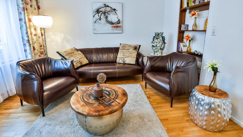 Three-Bedroom Deluxe Apartment image 2