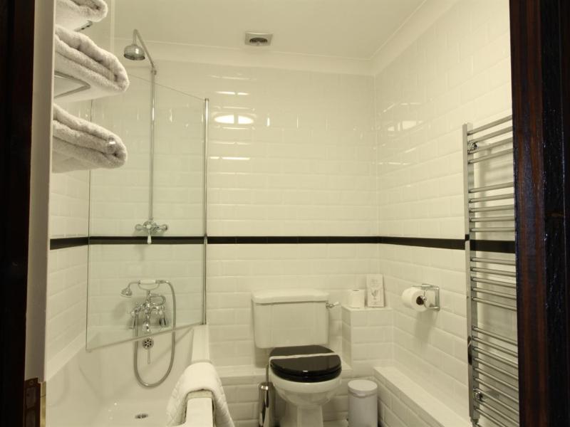 Quadruple Room image 4