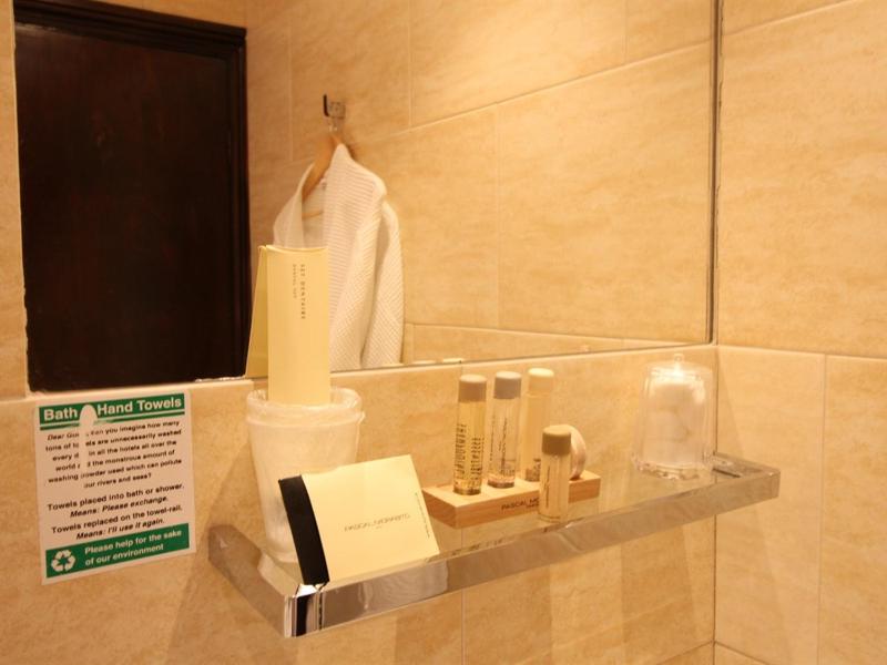 Double Room with Private Bathroom image 4