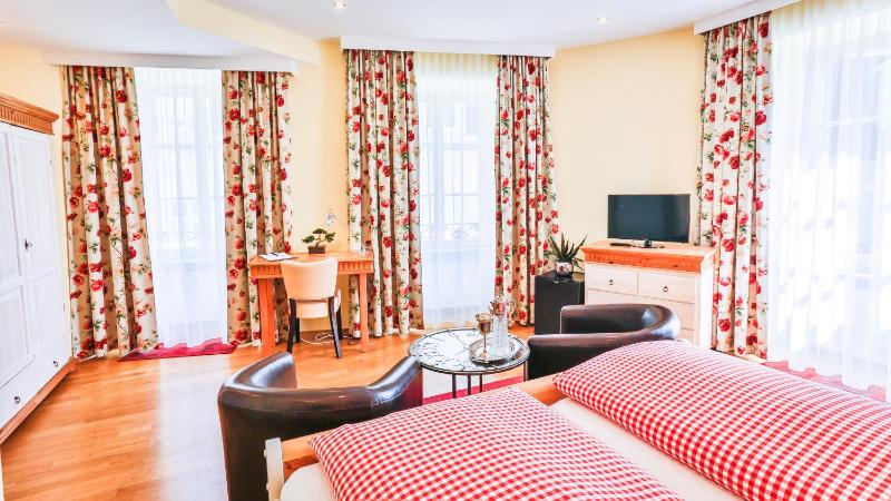 Standard Double Room image 3