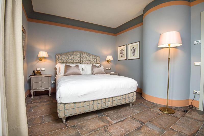 Double Room image 4