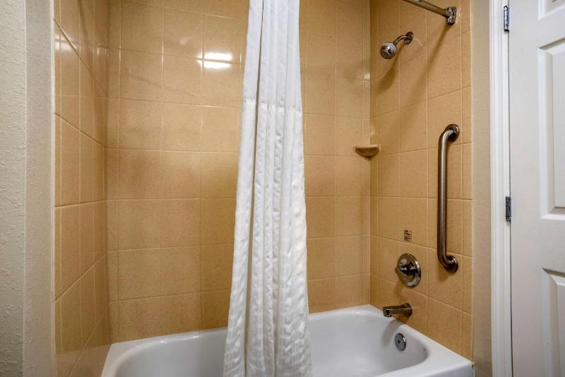 King Suite - Non-Smoking image 2