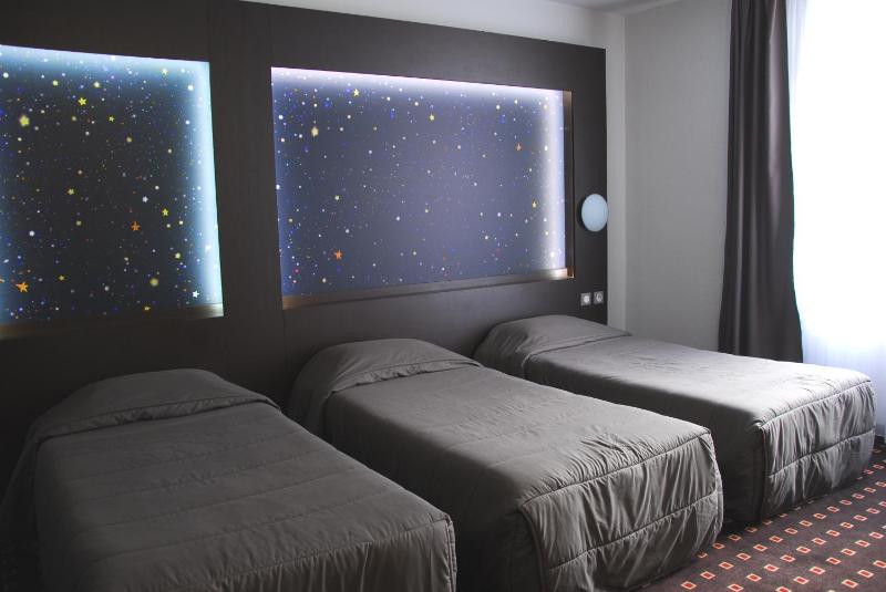Quadruple Room image 4
