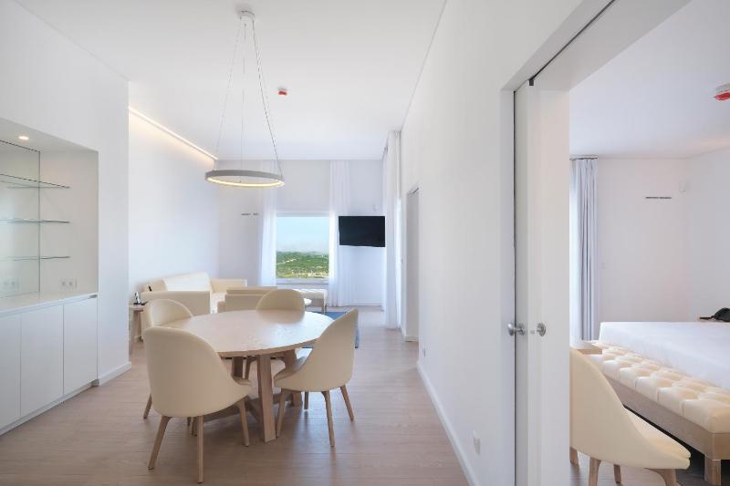 One-Bedroom Apartment image 2
